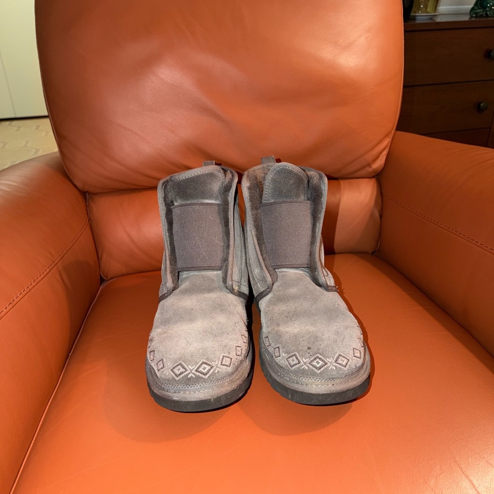 Men’s Uggs - Picture 3 of 4